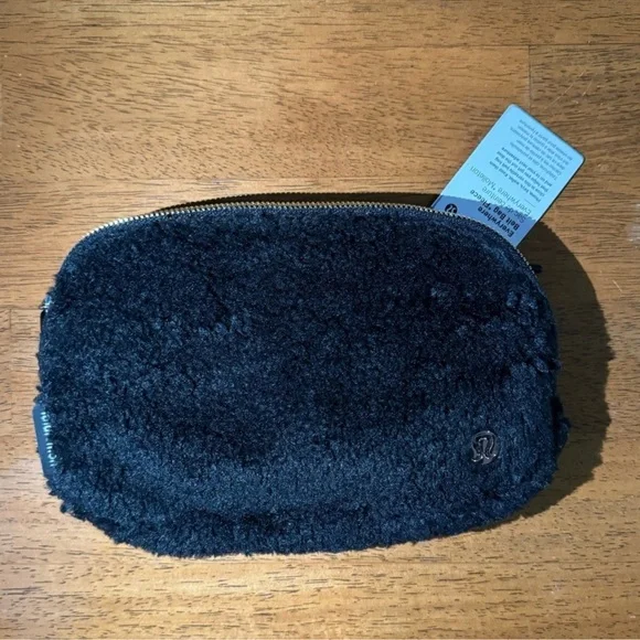 Lululemon Fleece Everywherey Belt Bag Black NWT - Picture 3 of 8